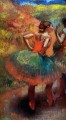 dos bailarinas con faldas verdes paisajista Edgar Degas